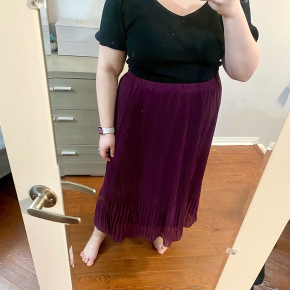 NWT Joe Fresh Pleated Chiffon Plum Midi Skirt 1X - Picture 2 of 5